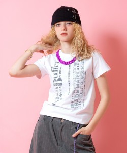 a.p.o.v. クロップド丈Y2KバッファープリントTシャツ(レディース)