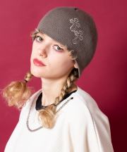 an meets zakka ボールスタッズクロス刺繍ニットビーニー