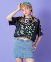 a.p.o.v.  クロップド丈ナンバリング＆フェルトロゴワッペンメッシュフットボールシャツ/ブラック