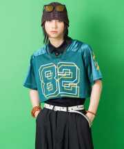 a.p.o.v.  クロップド丈ナンバリング＆フェルトロゴワッペンメッシュフットボールシャツ/グリーン