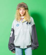 a.p.o.v. フェルトワッペン＆ナンバリング刺繍スタジャンライクツートーン切替スウェットオーバーサイズクロップド丈ジップアップパーカー/グレー