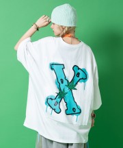 a.p.o.v. バックスプレーグラフィックXプリントオーバーサイズTシャツ/ホワイト