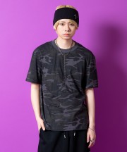 a.p.o.v. クロップド丈カモフラTシャツ/ブラック