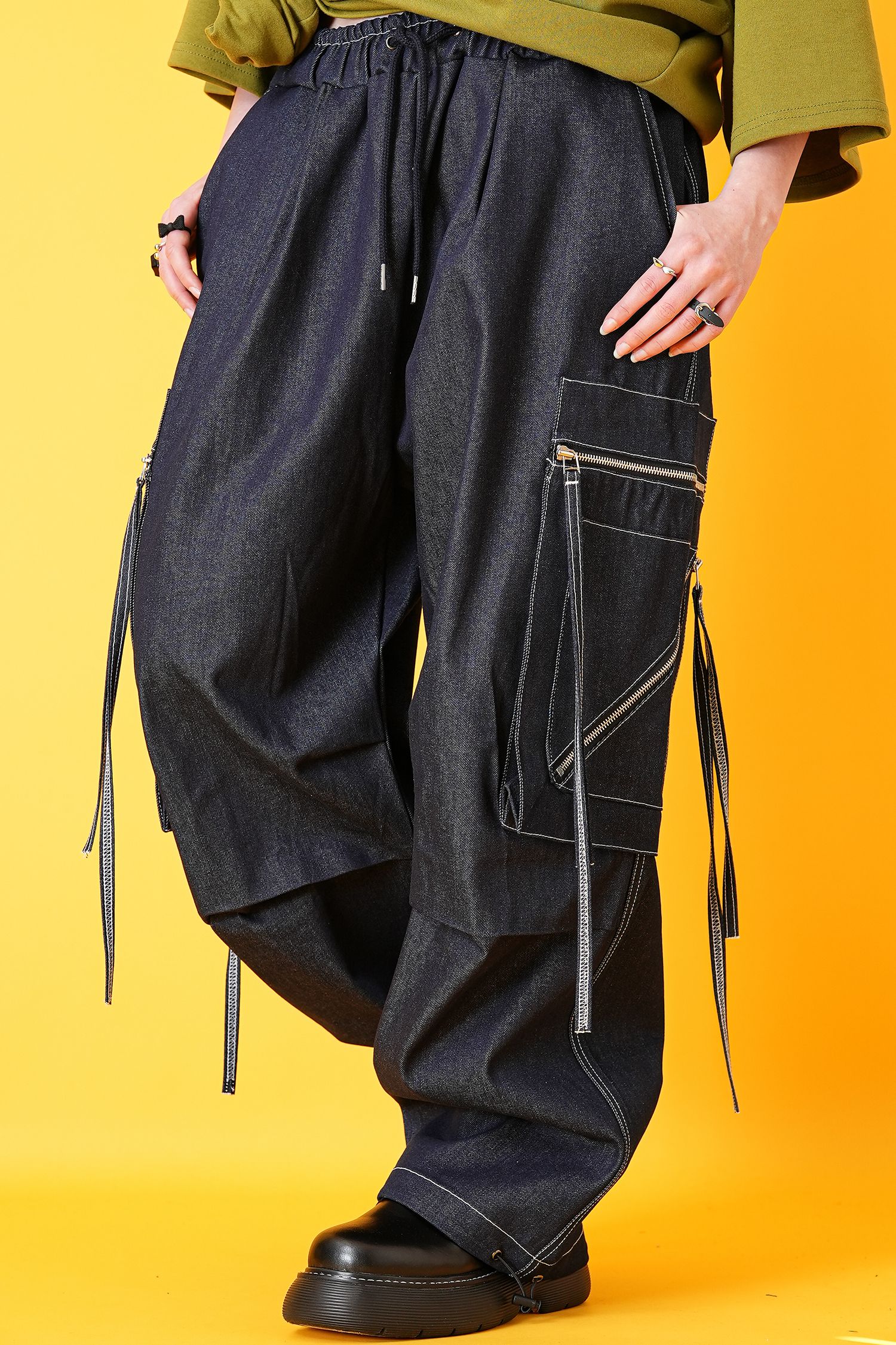 ロングコードジップ装飾ポケットデニムカーゴパンツ / ワイド