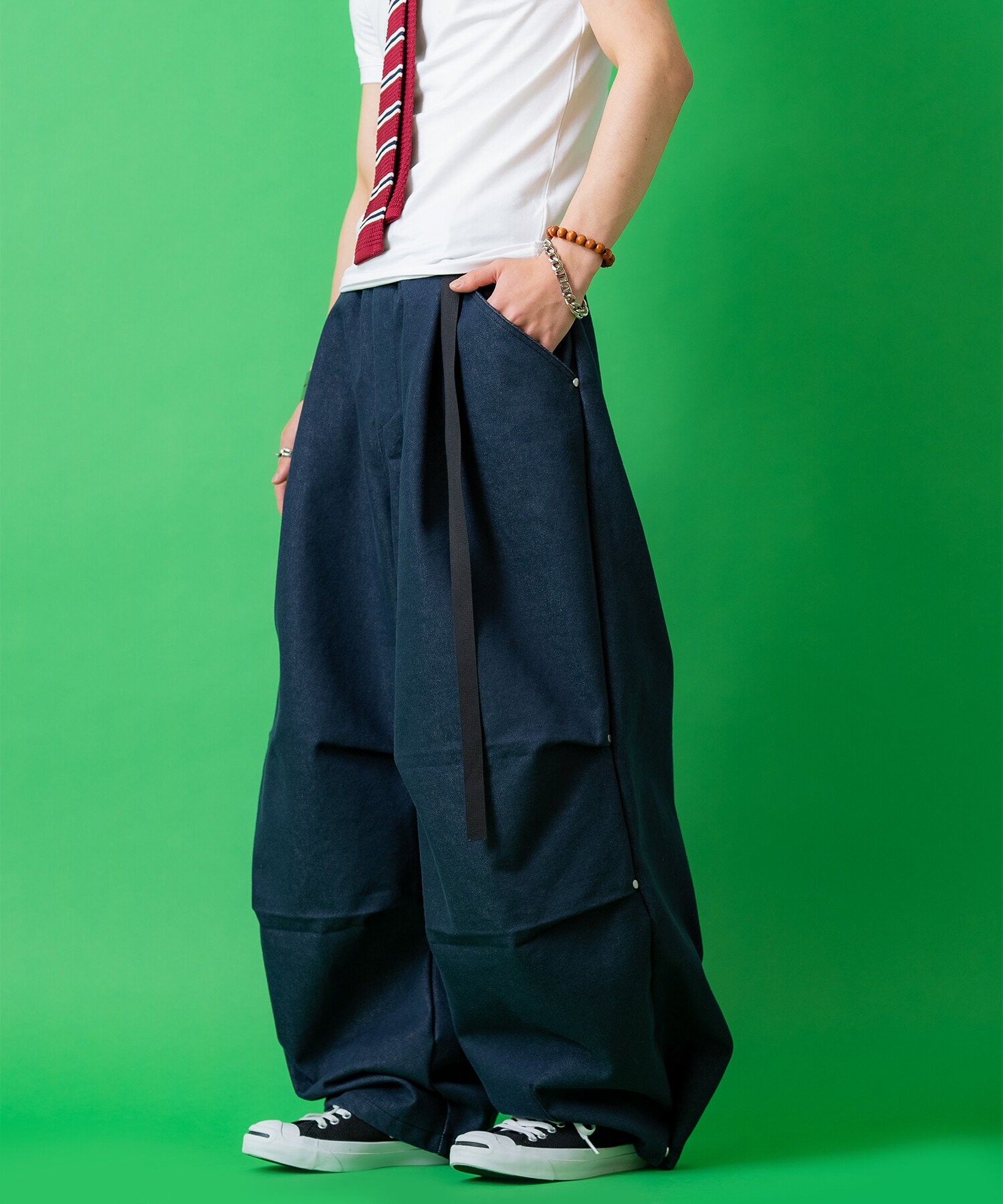 ロングベルトタック変形バレルレッグワイドデニムパンツ