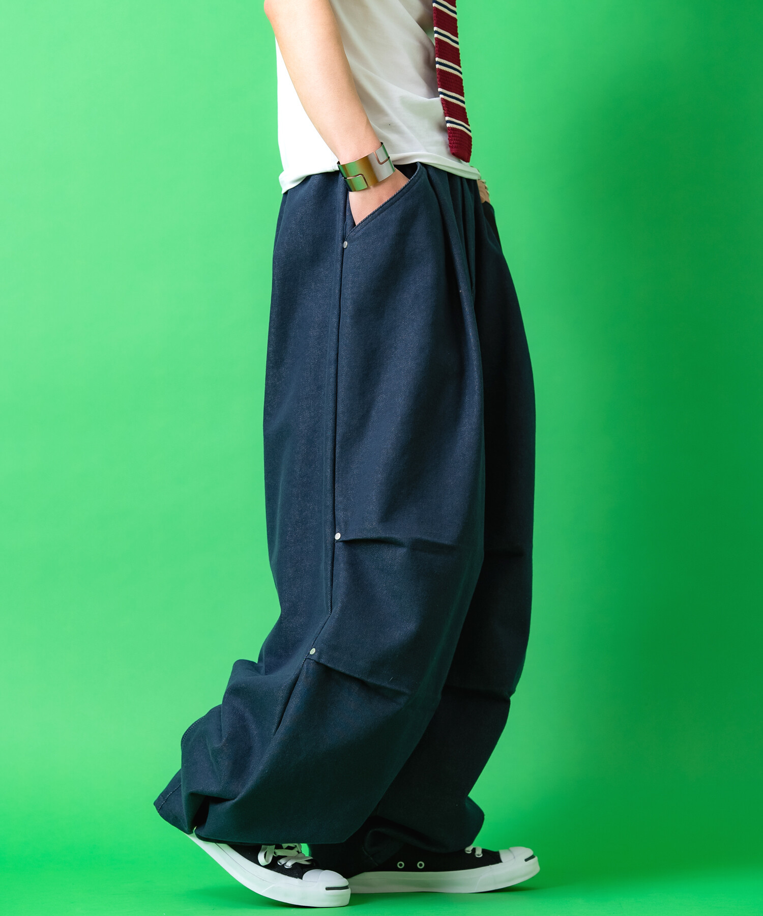 ロングベルトタック変形バレルレッグワイドデニムパンツ