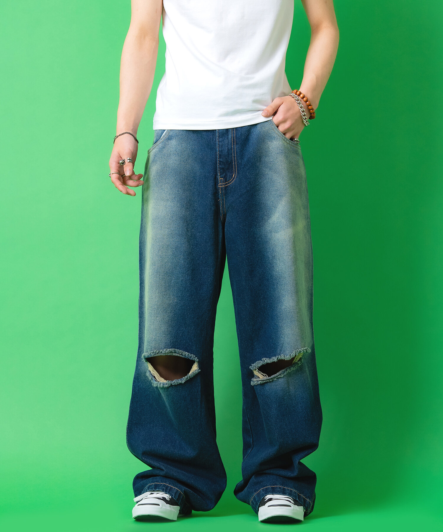 クラッシュニーシェーディングサンドウォッシュデニムパンツ / ワイド