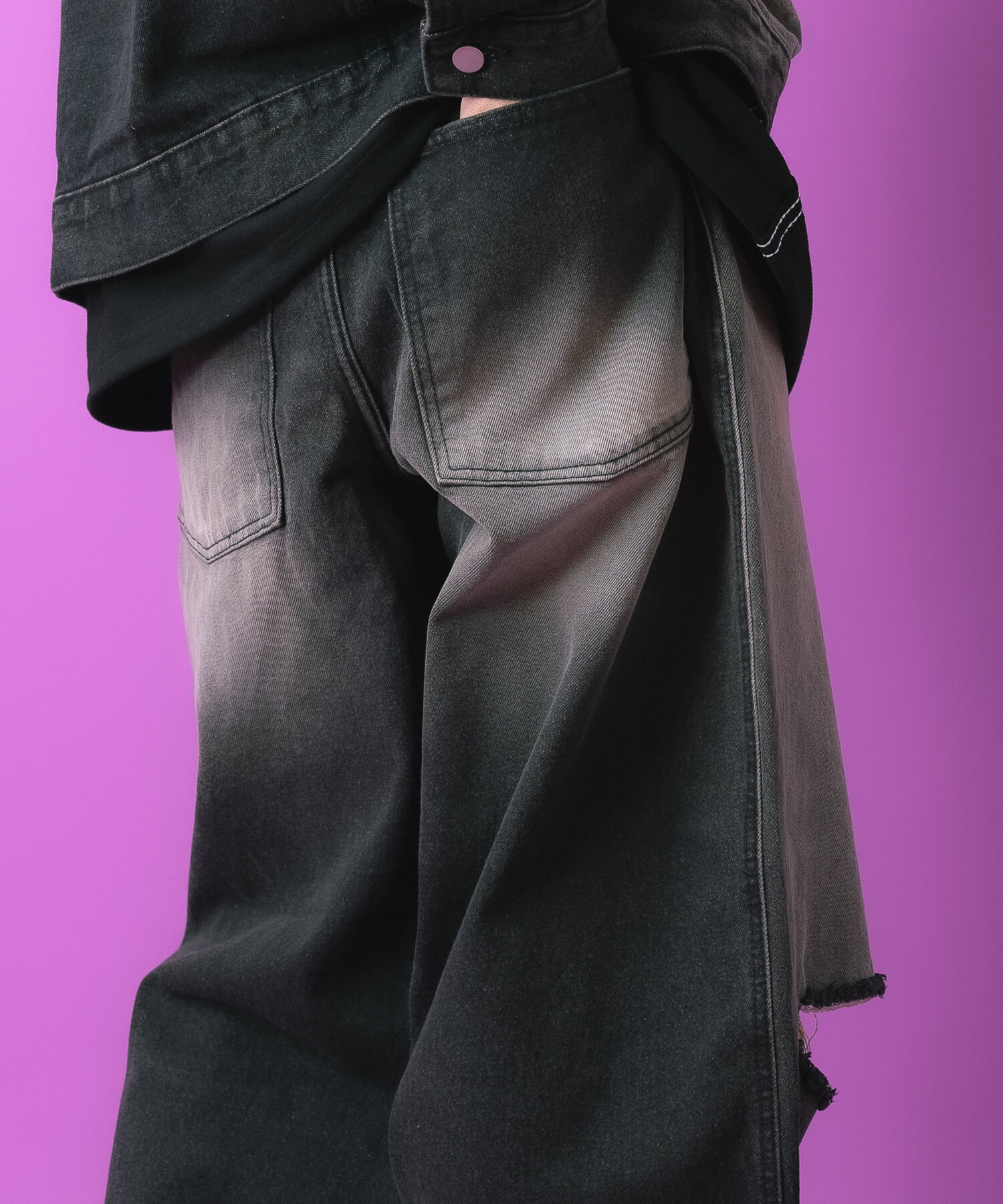 クラッシュニーシェーディングサンドウォッシュデニムパンツ / ワイド