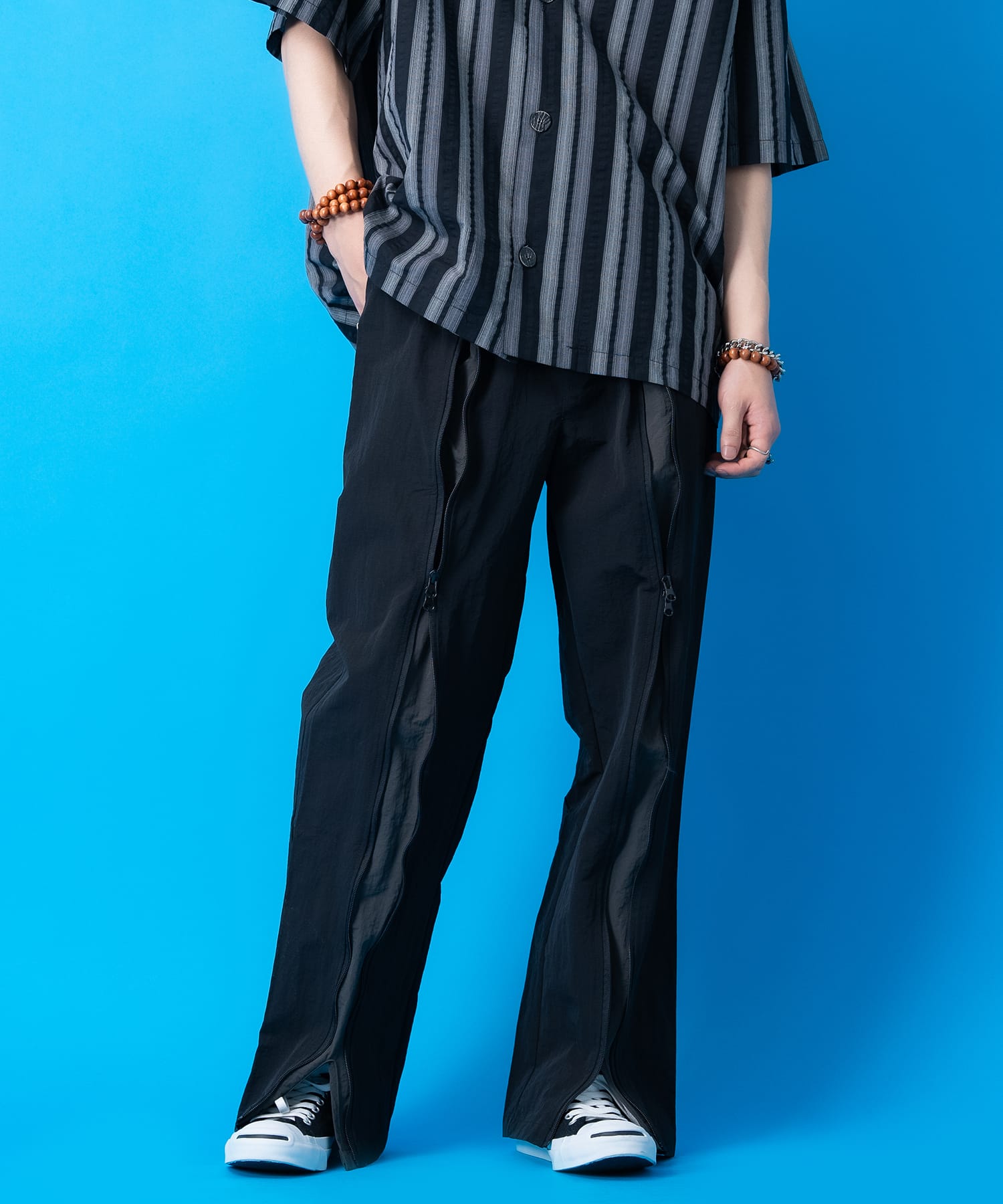 a.p.o.v.  フロントダブルジップツートーンナイロンパンツ