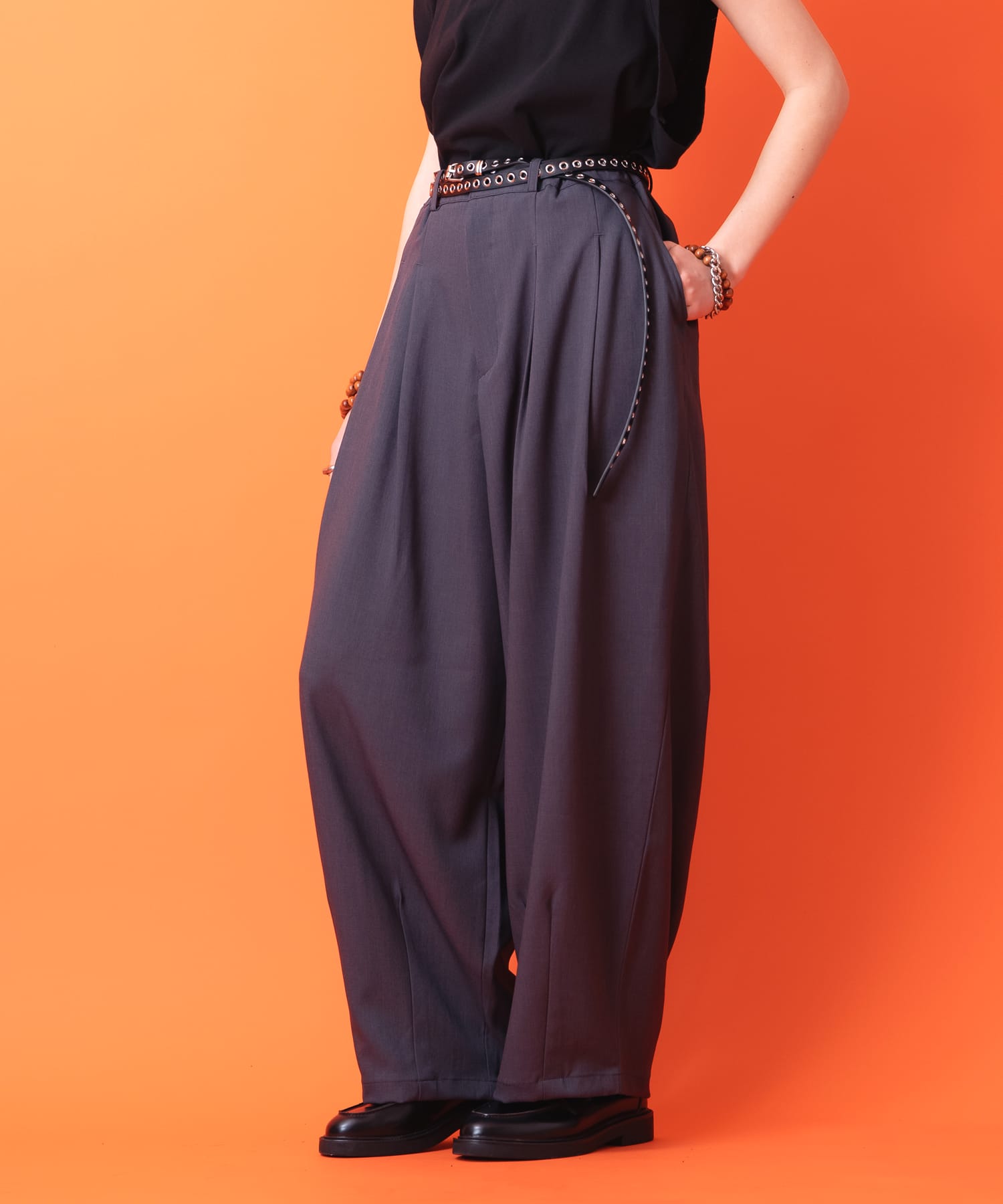 a.p.o.v.  スーパーワイドバレルレッグ３Dツータックスラックス