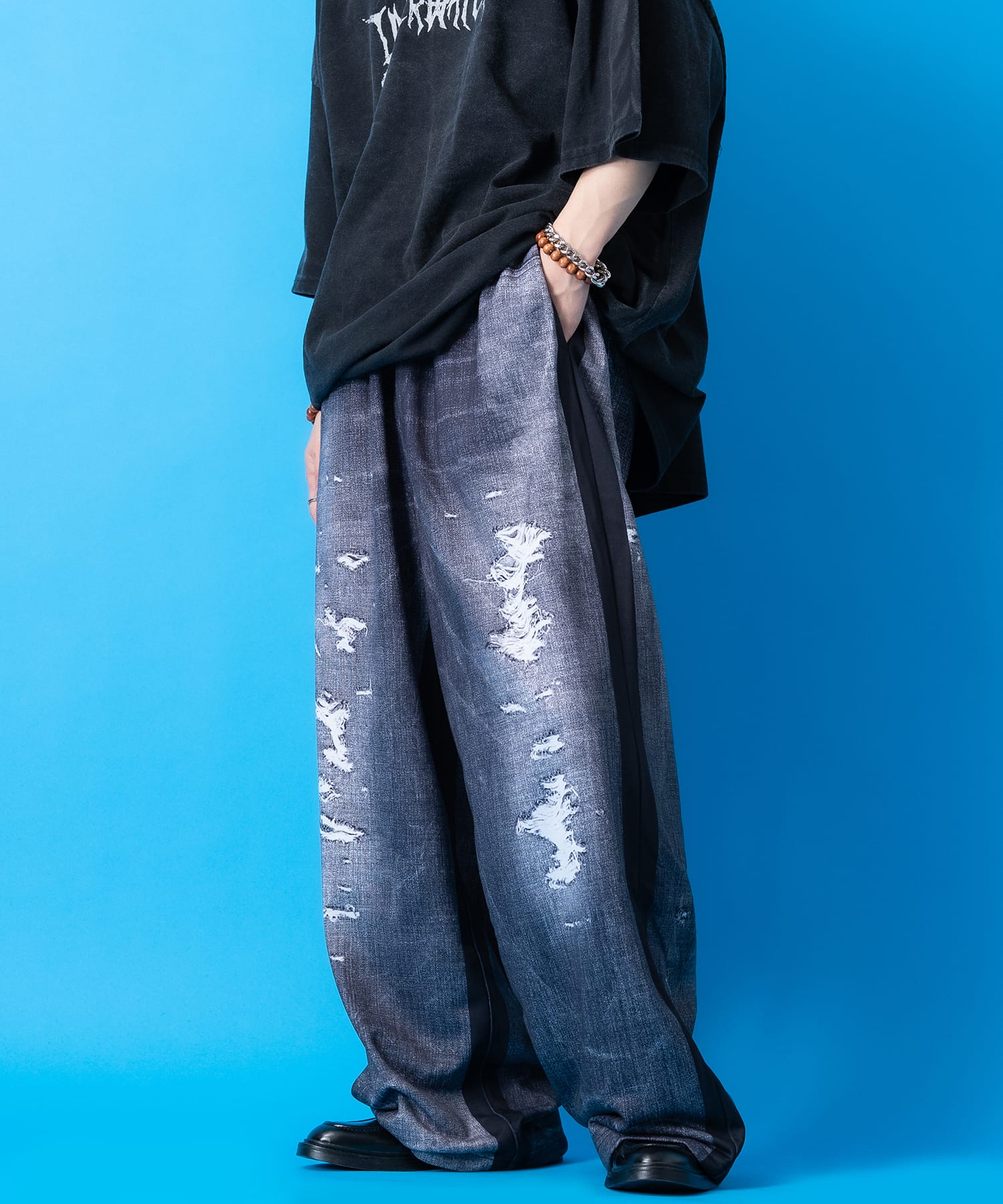a.p.o.v.  フェイクヴィンテージデニム転写スウェットパンツ