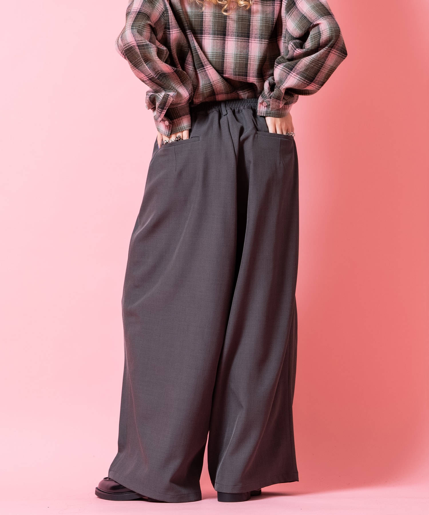 プリーツダブルタック硬質TRスーパーワイドスラックス / ユニセックス