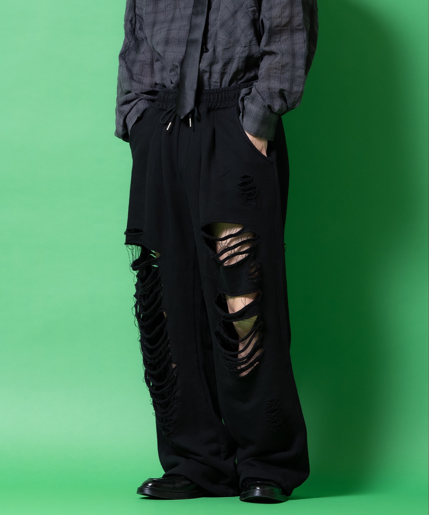 ほぼ未使用 アンコロック サルエルパンツ ワイドカーゴ ブラック フリーサイズ ほぼ未使用 アンコロック サルエルパンツ ワイドカーゴ ブラック