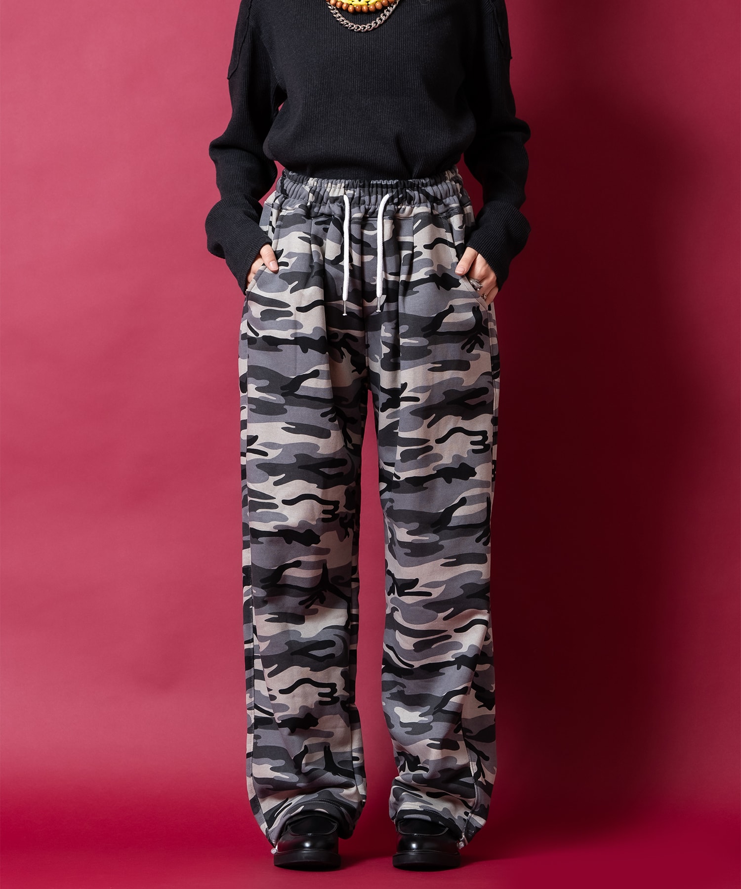 a.p.o.v. ２タックカモフラスウェットワイドパンツ