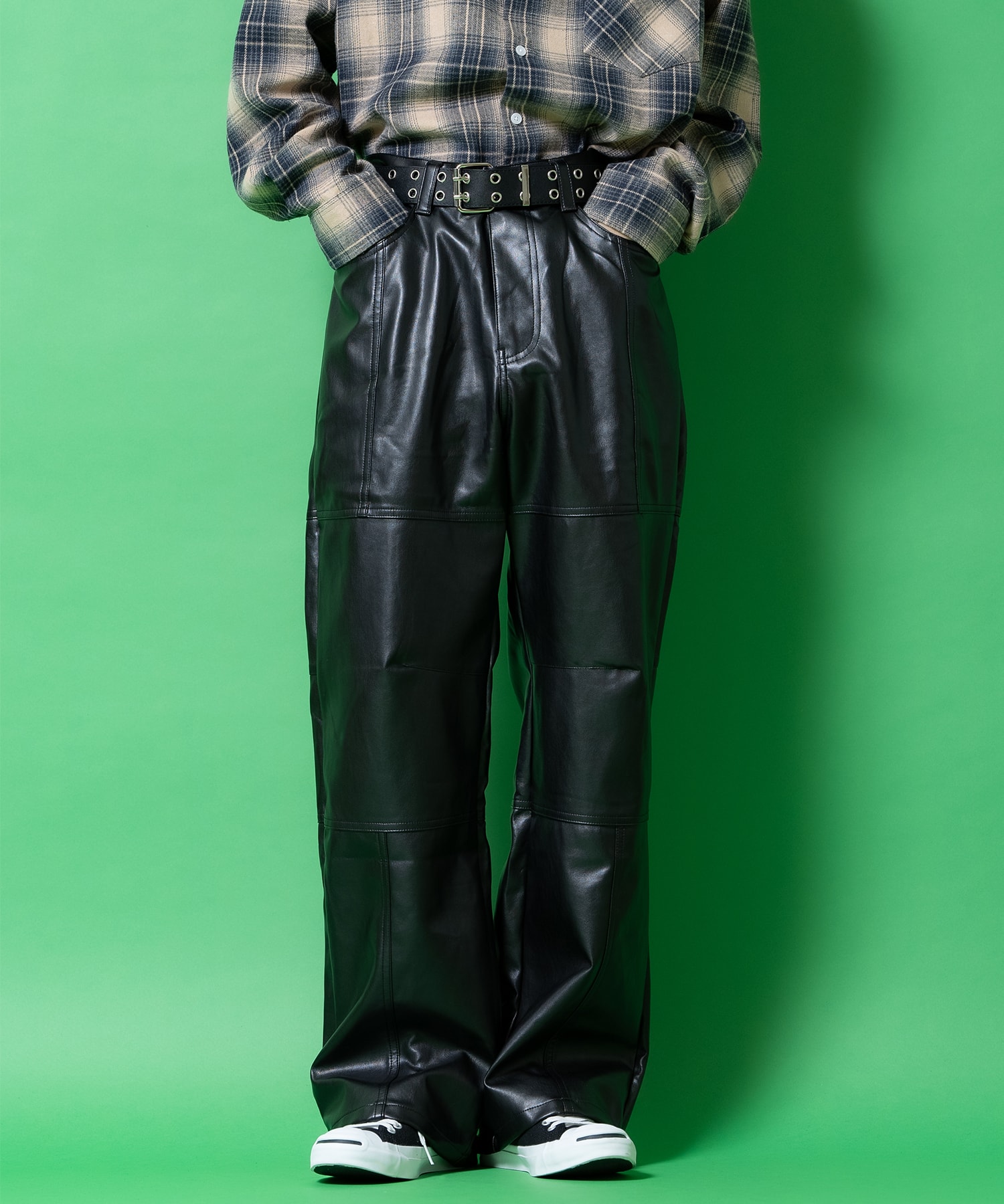 a.p.o.v. バイカーズデザイン合成皮革ナチュラルフレアパンツ