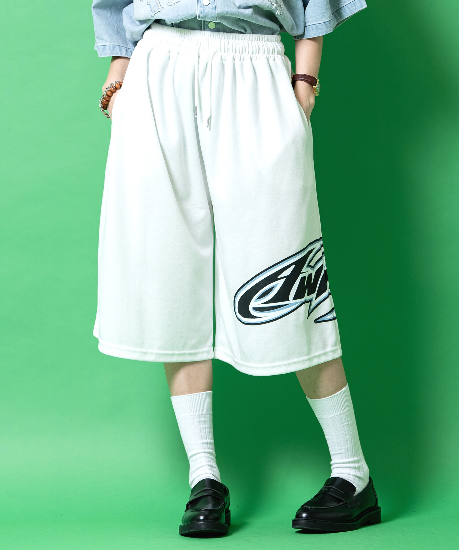 a.p.o.v. アシンメトリービッググラフィックロゴポンチスウェットバギーハーフパンツ