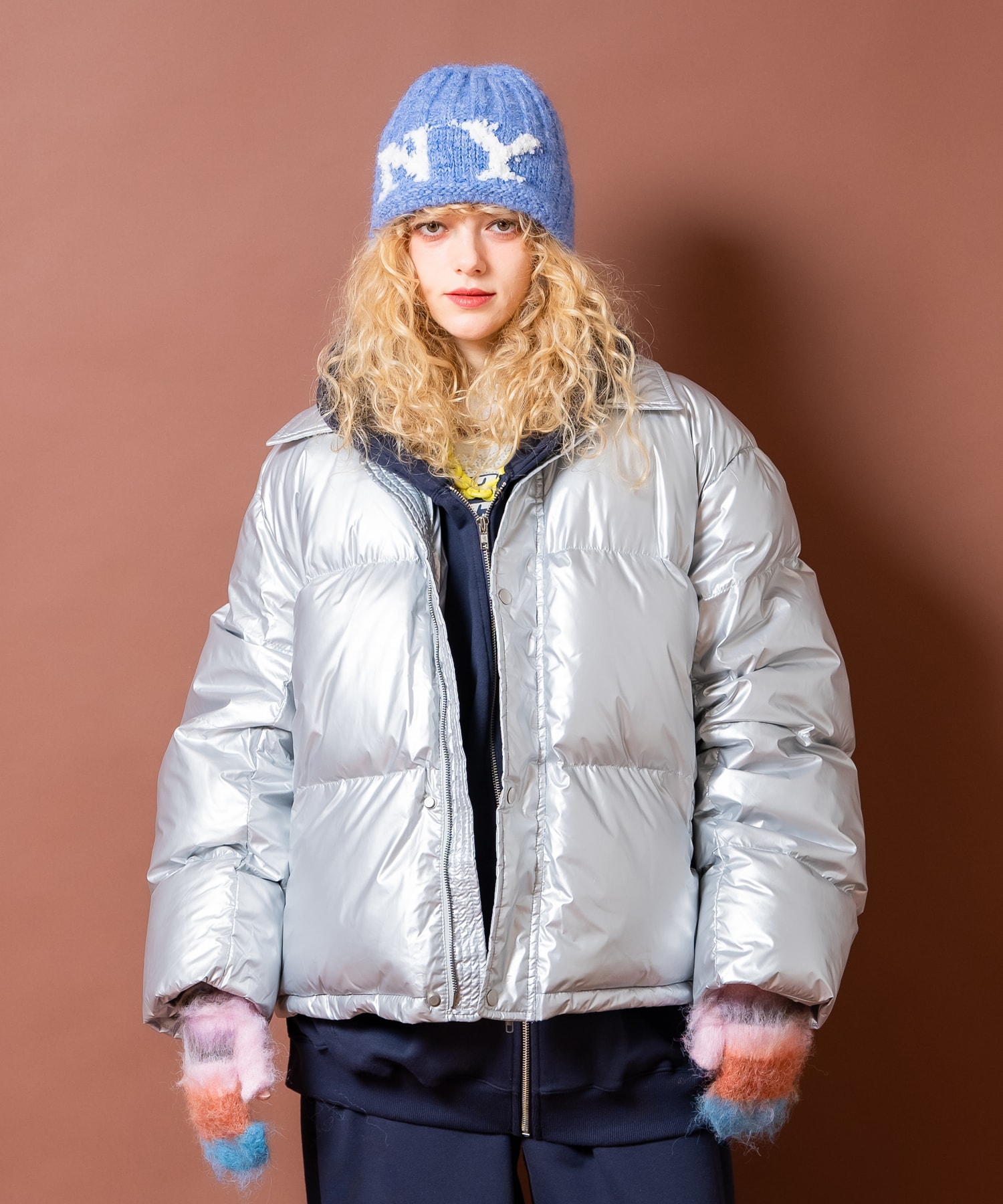 シャイニーポリ襟付きクロップド中綿ジャケット / ユニセックス 短丈