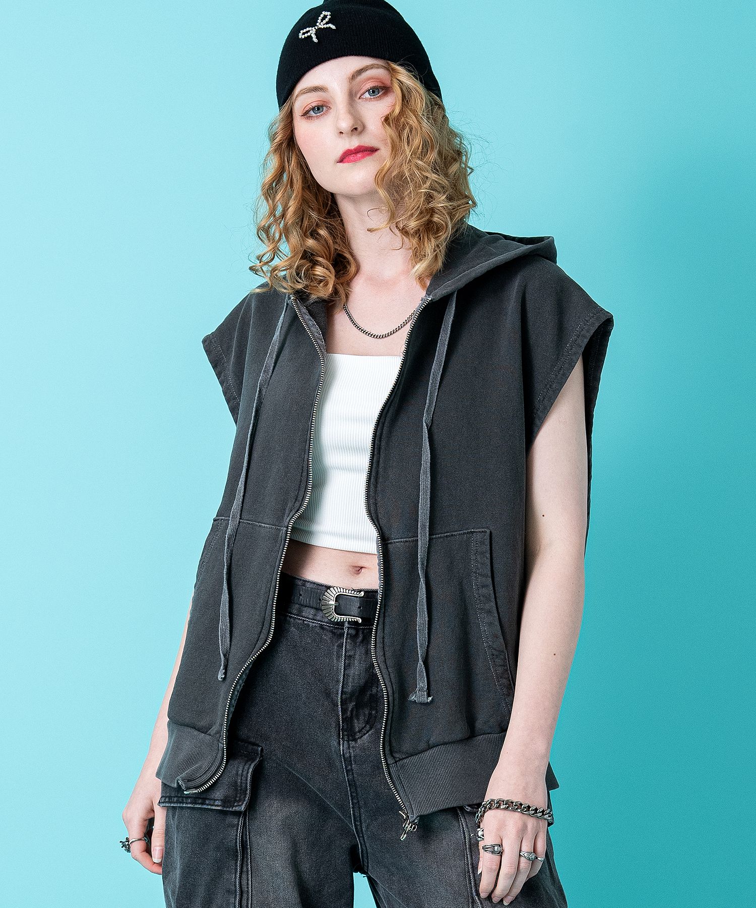 a.p.o.v.  ピグメントジップアップノーリーブパーカー