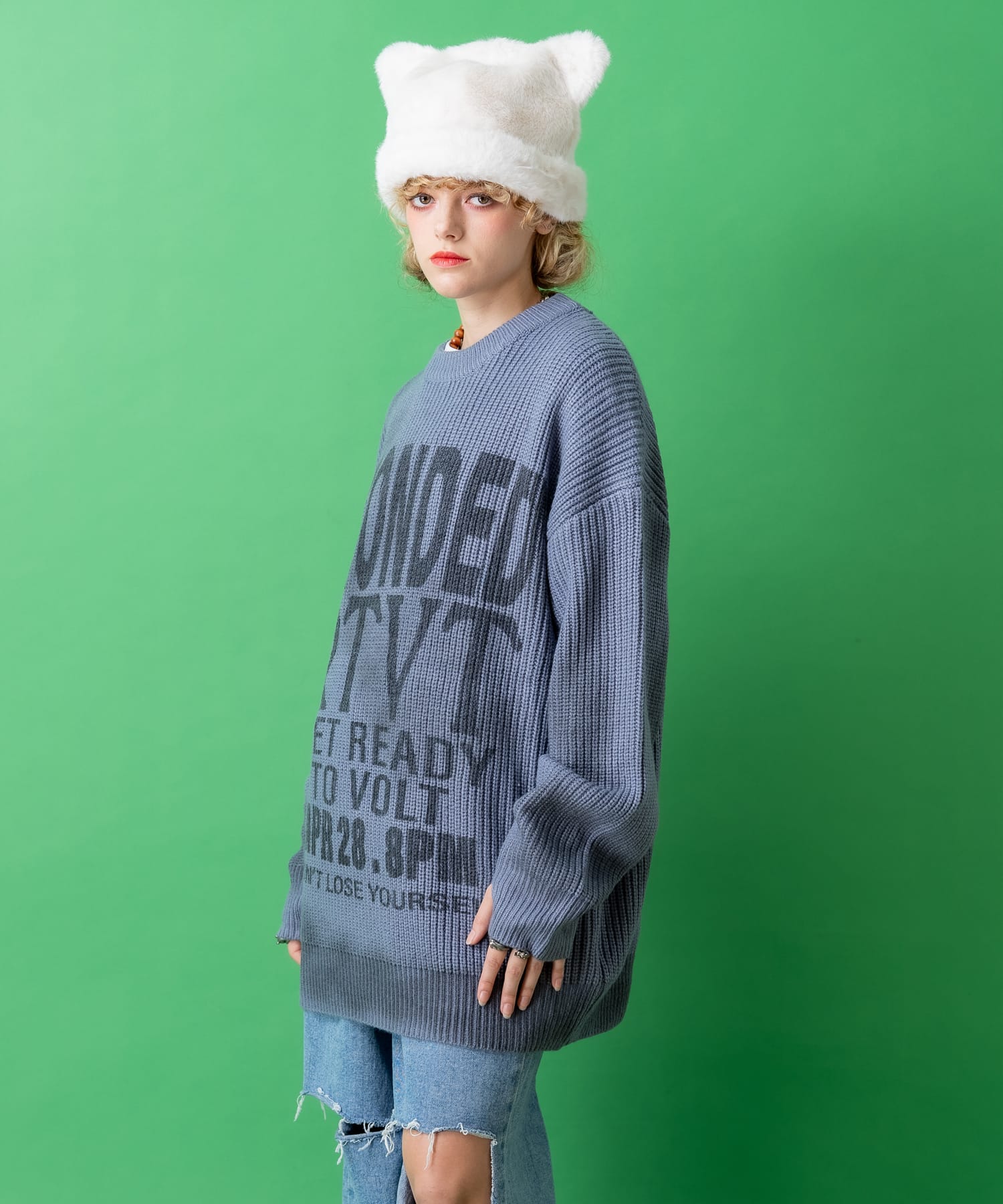 ビッグロゴ染込プリント＆ダート加工リブニット指穴スリーブセーター