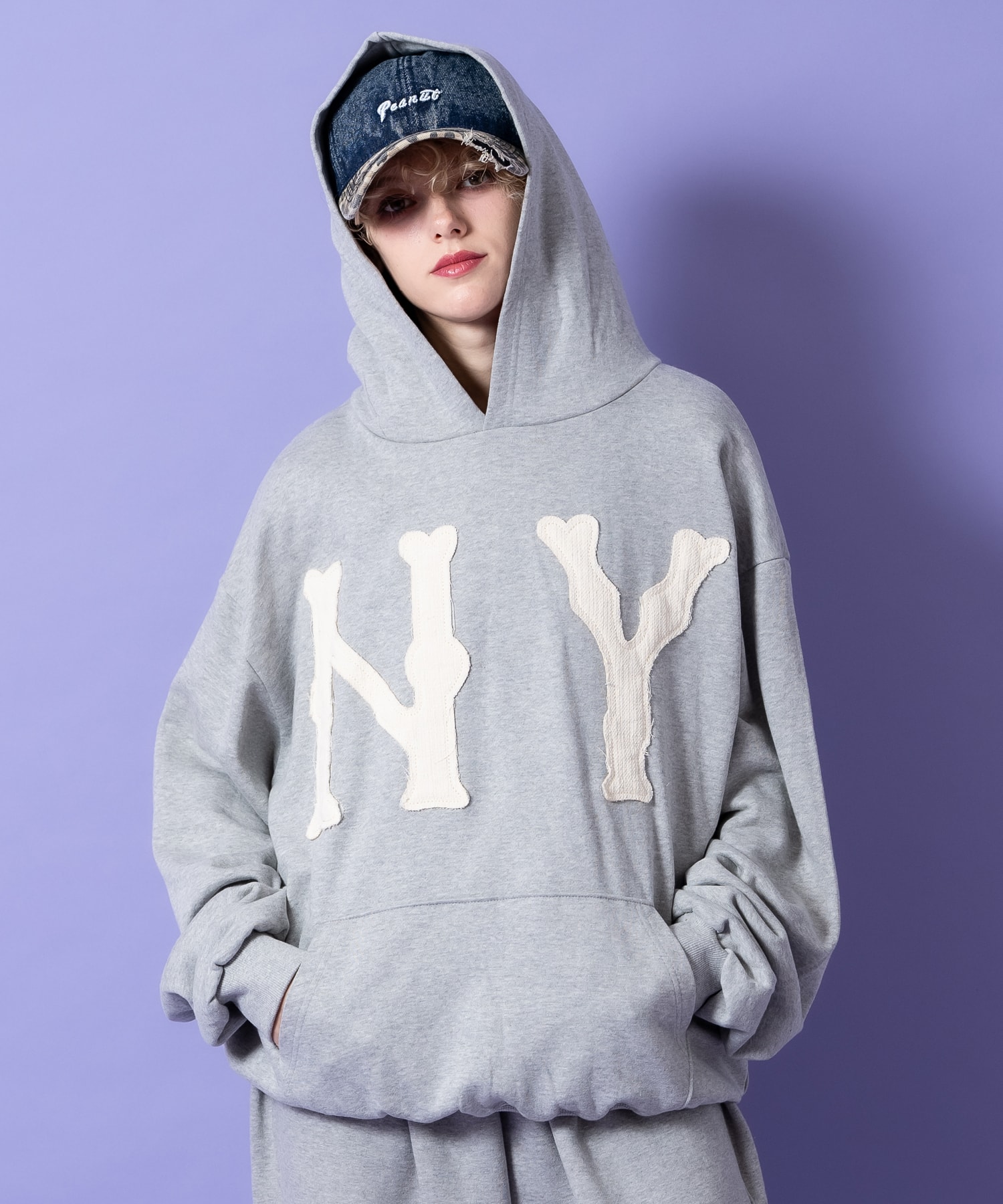 a.p.o.v. ビッグNYワッペンパッチングオーバーサイズプルオーバーパーカー