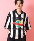 【セール】 a.p.o.v. -ankoROCK's select- グラフィックストライプ柄サッカーシャツ / メンズ レディース オーバーサイズ 襟付き ユニフォーム ゲームシャツ/ホワイト