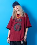 a.p.o.v. 落書きプリントオーバーサイズリンガーTシャツ/レッド