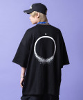 a.p.o.v. グラフィックサークルバックプリントオーバーサイズヘヴィーウェイトコットンTシャツ/ブラック