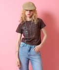a.p.o.v. クロップド丈Y2KバッファープリントTシャツ(レディース)/ブラウン