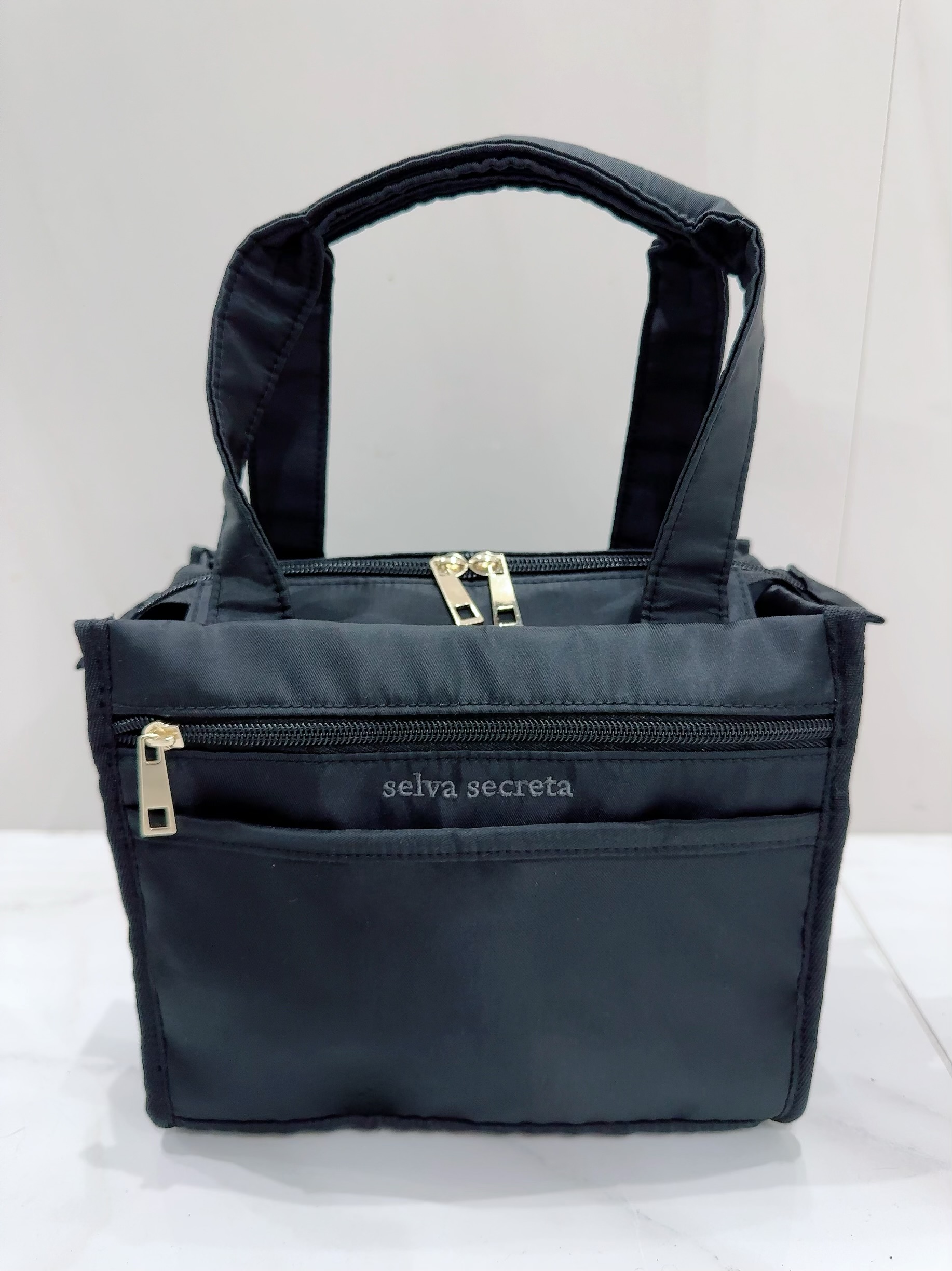 【selva secreta】square shoulder bag(Black×black logo)
