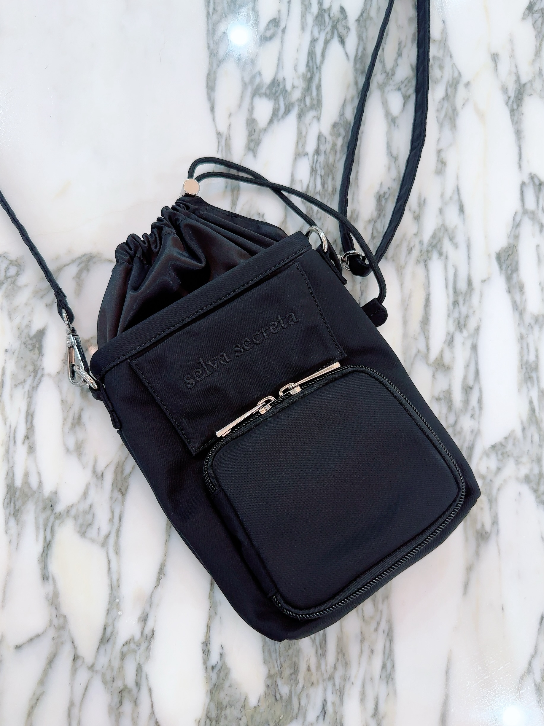 【selva secreta】巾着Phone Shoulder BAG(black×black-logo)