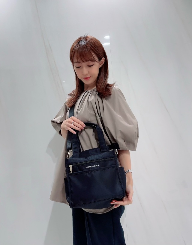 【selva secreta】square shoulder bag(Black×white logo)