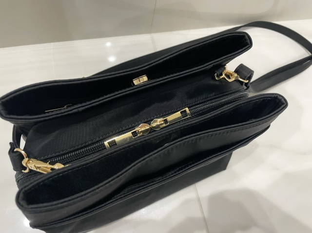 selva secreta】Shoulder long-wallet BAG(black×black logo)
