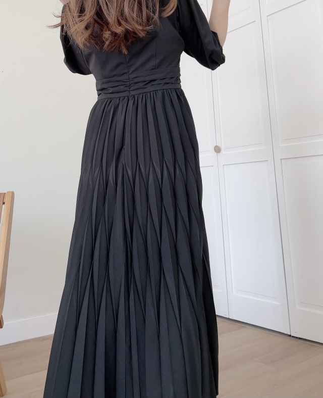 selva secreta】Deformation Pleats dress(black)
