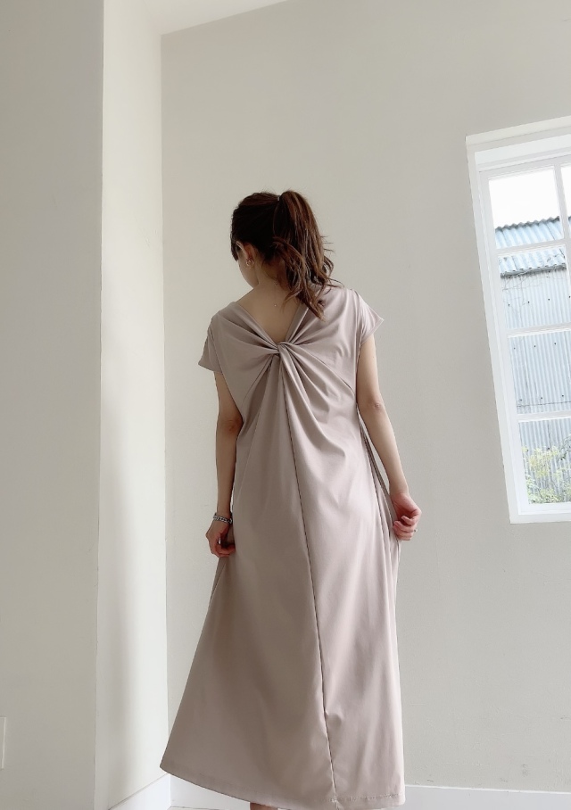 selva secreta】Twist Tshirt one-piece(chai)
