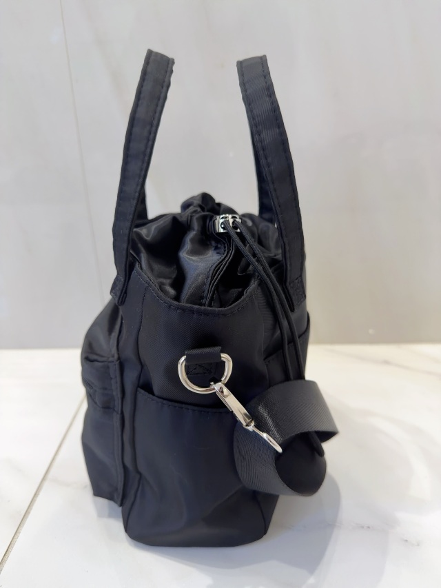 selva secreta】前立体ポケット巾着Phone Shoulder BAG(black×white-logo)