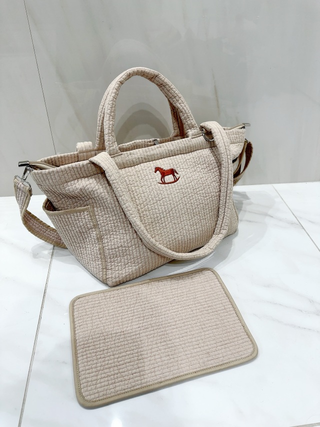 selva secreta】Ibul horse TOTE BAG BIG-size(beige-silver金具)