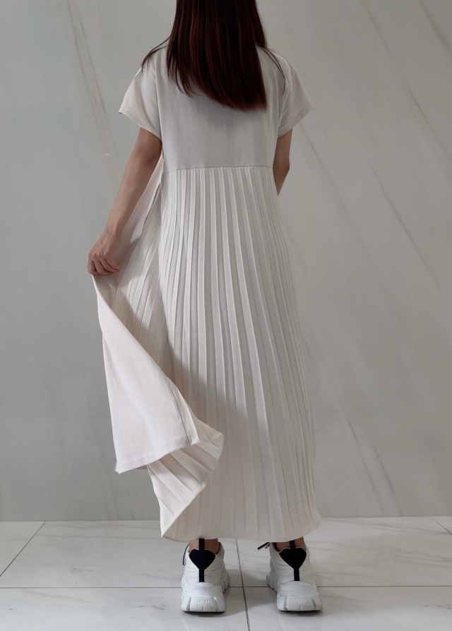 selva secreta】Pleats Tshirt Pocket one-piece(Off-White)
