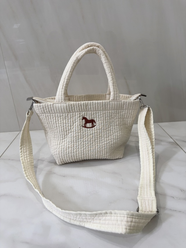 selva secreta】Ibul horse TOTE BAG(white)