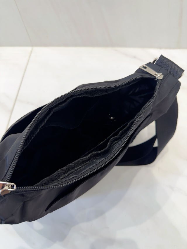 selva secreta】EXTEND 極軽 Shoulder BAG(black×black logo)