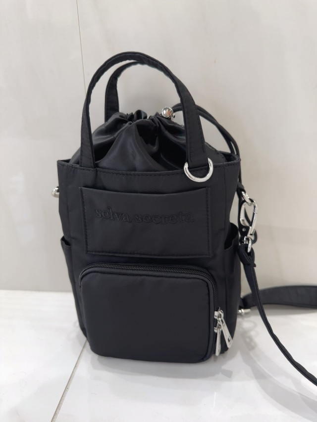 selva secreta】BIG巾着Phone Shoulder BAG(black×black-logo)