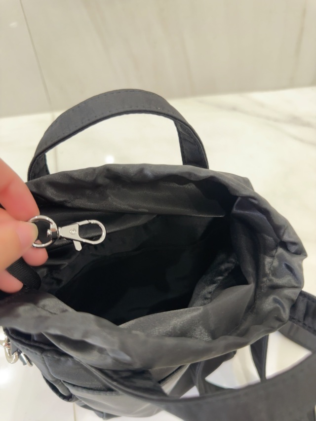 selva secreta】BIG巾着Phone Shoulder BAG(black×black-logo)