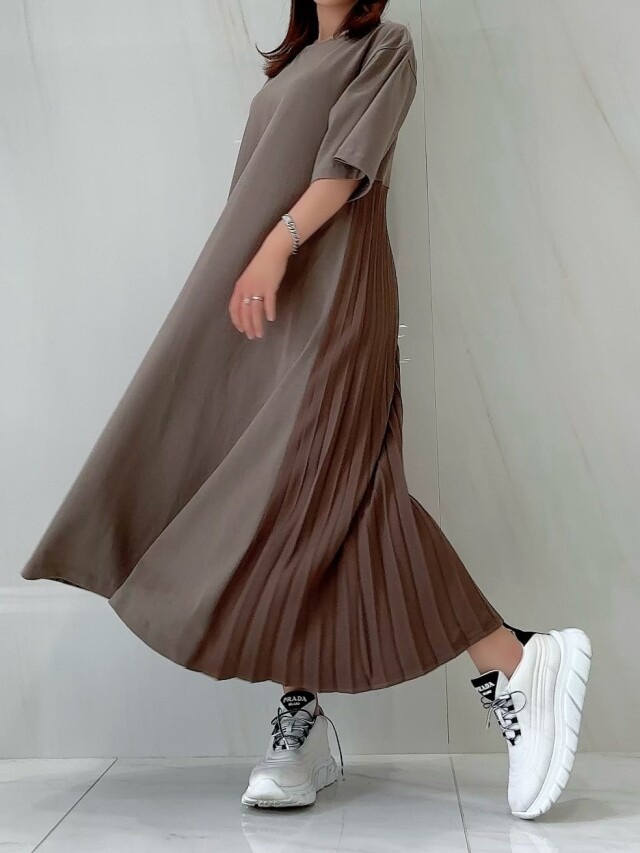 selva secreta】Pleats Tshirt one-piece half-sleeve(greige)