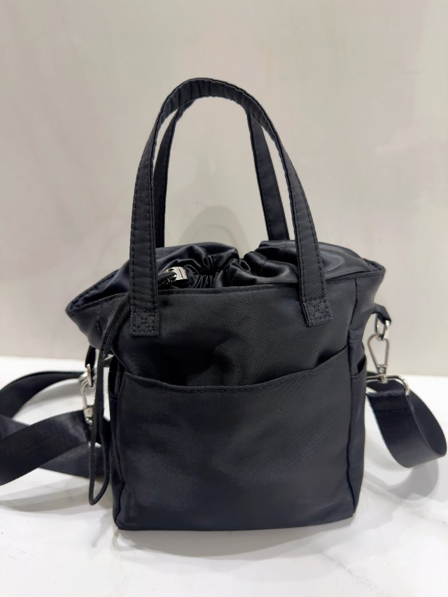 selva secreta】前立体ポケット巾着Phone Shoulder BAG(black×black-logo)