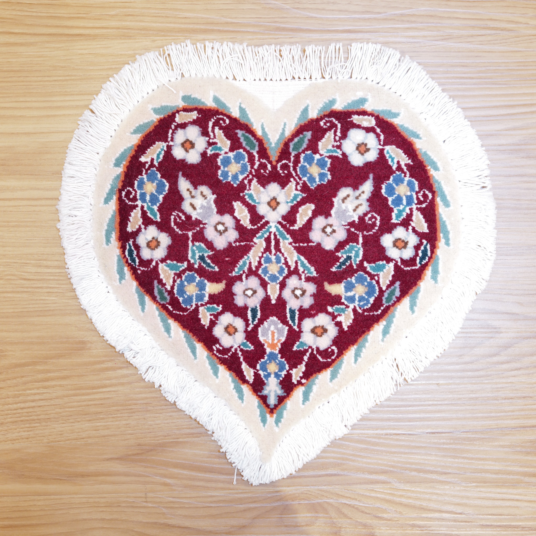 ナイン産 ペルシャ絨毯 ハート型ミニラグ 約36×38cm ウール100% 唐草 小花柄 手織り