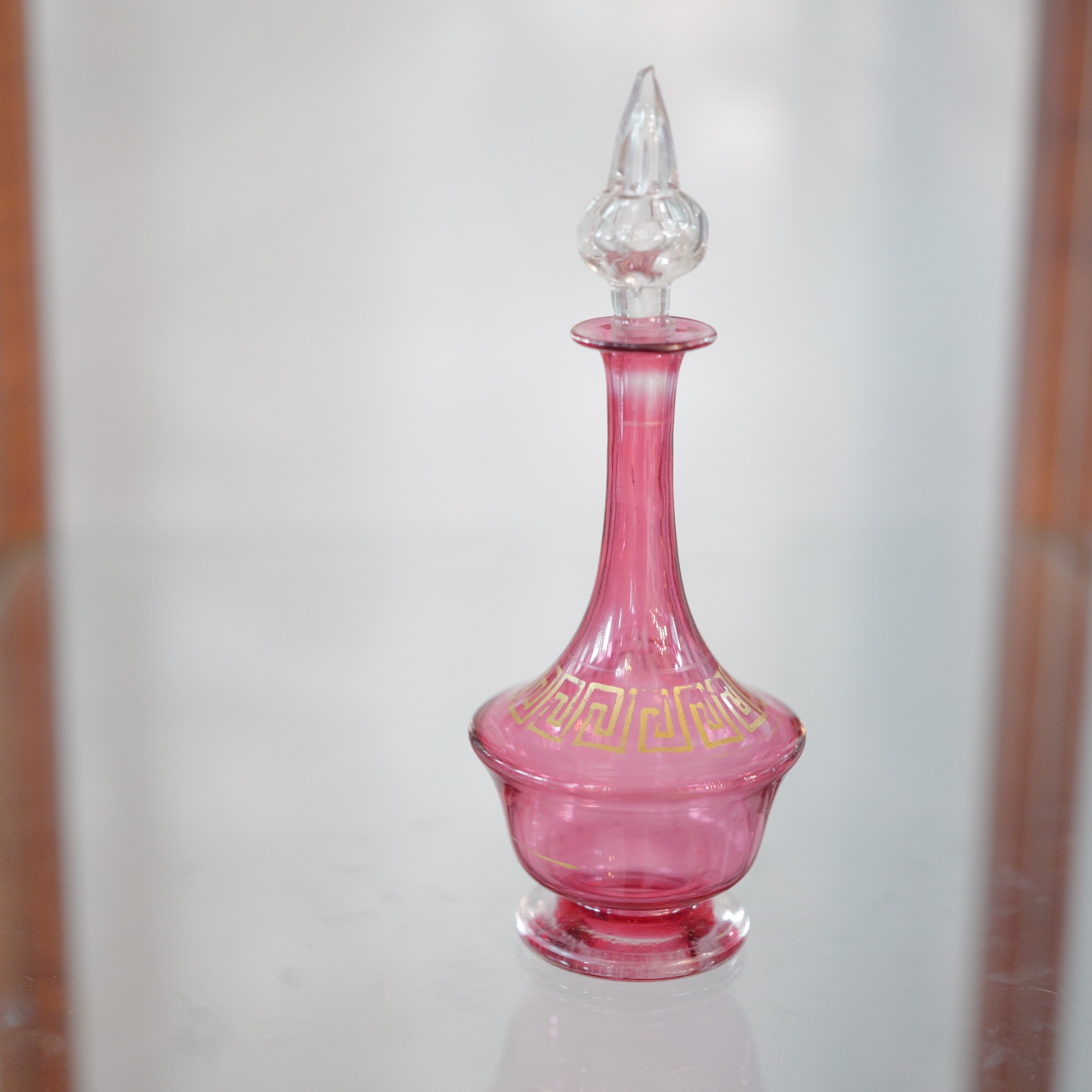 エジプシャンガラス 香水瓶 ピンク 金彩 幾何学模様 ガラスボトル 約23cm アロマボトル インテリア