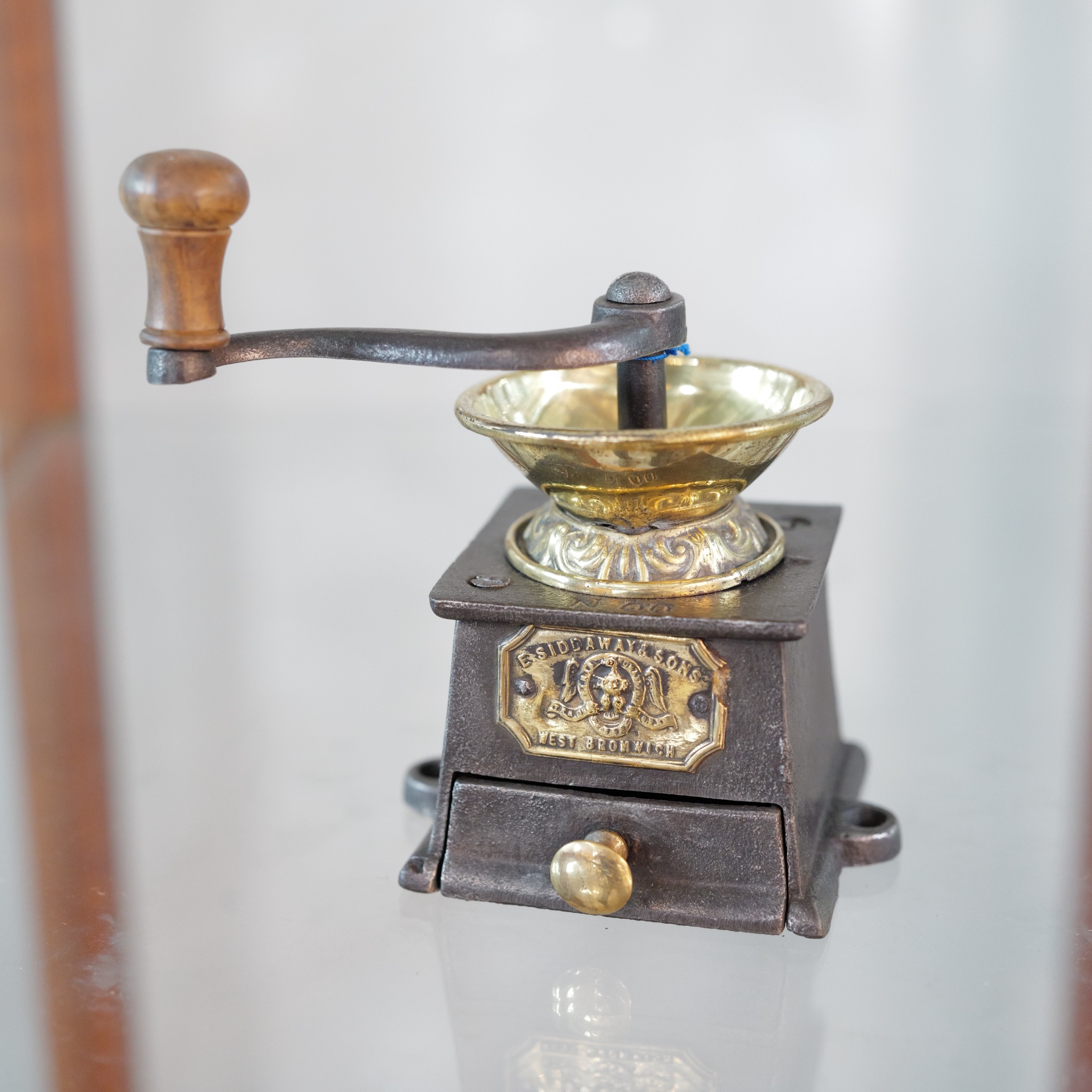 19世紀 イギリス製 アンティーク コーヒーミル Kenrick & Sons 鋳鉄×真鍮 卓上 珈琲ミル 骨董 西欧 希少