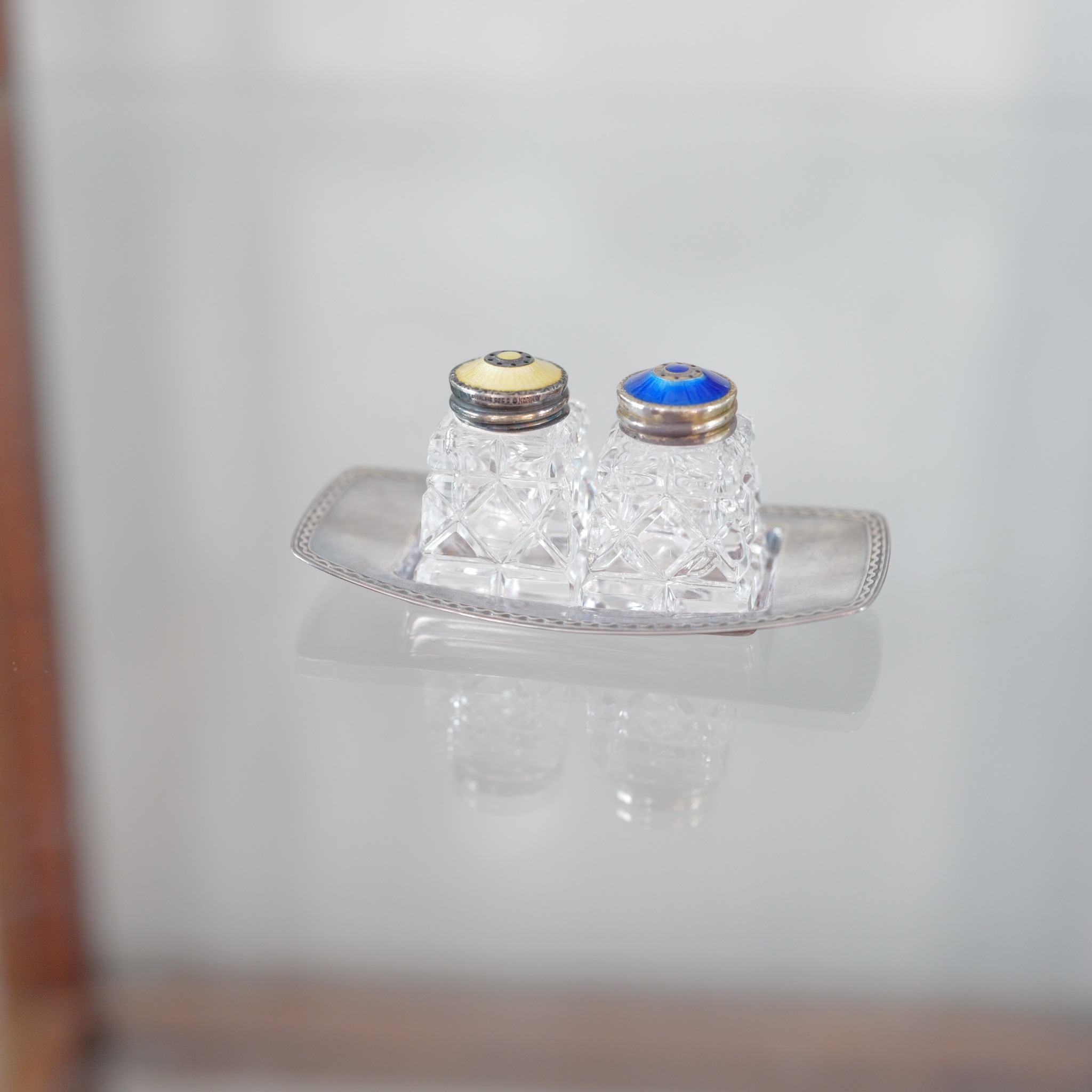 ノルウェー ヴィンテージ ソルト＆ペッパー シェーカー トレイセット デビッド・アンダーセン ? ロアー・プリッツ ? テーブルウェア クリスタル 3点セット