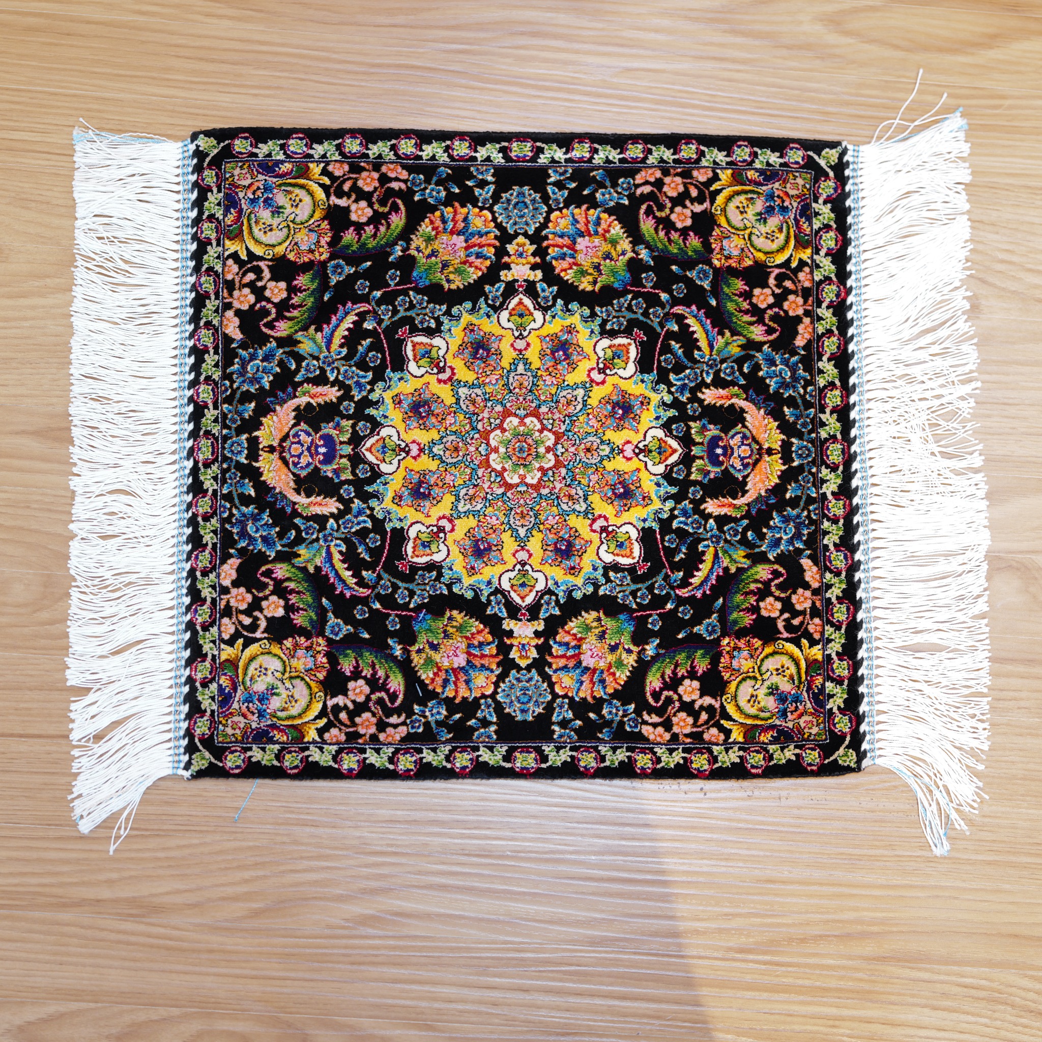 イラン製 ペルシャ絨毯風 ミニラグ 40×40cm モダール100% メダリオン柄 高密度170万ノット クム風 高級インテリア チェアマット タペストリー