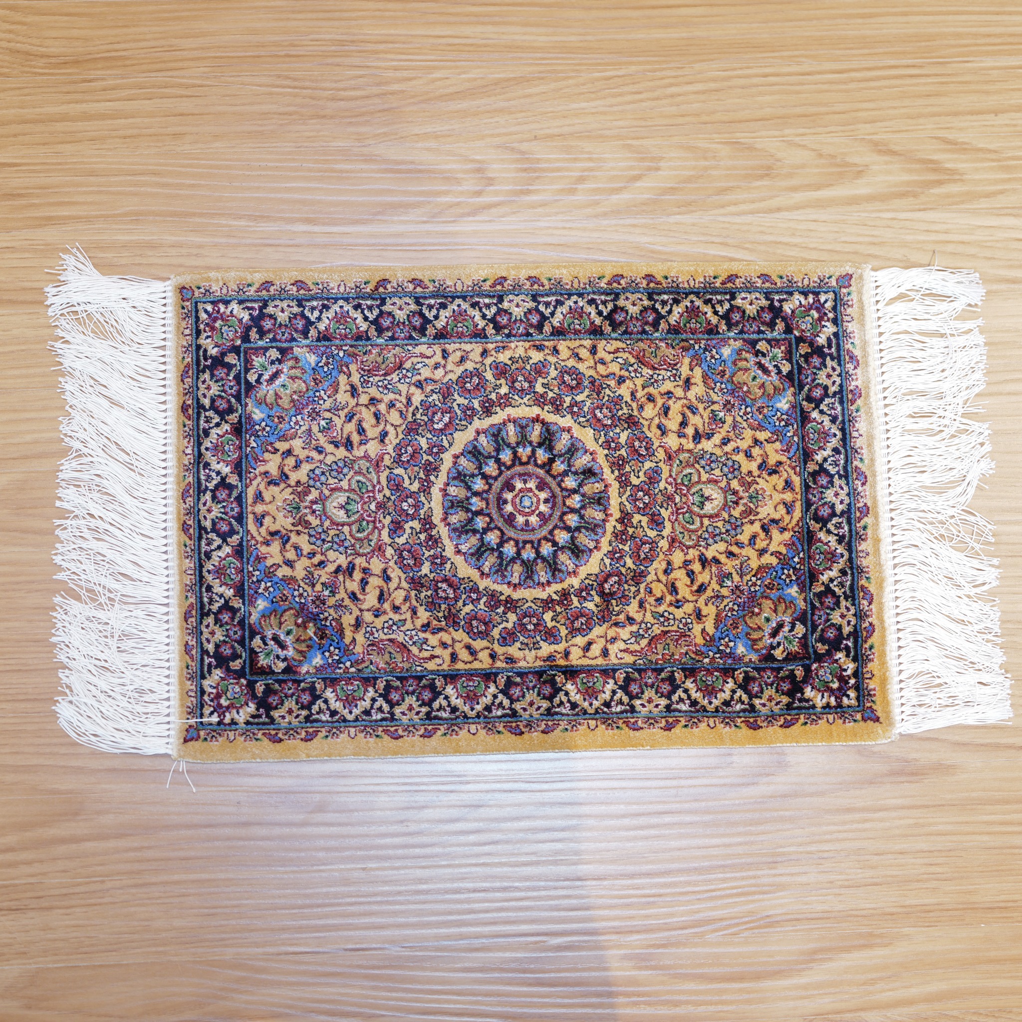 イラン製 ペルシャ絨毯 ミニラグ ウィルトン織 PLUS REAL モダール100% シルクのような光沢 メダリオン柄 Hakamaneshi 44×30cm 高密度 高級