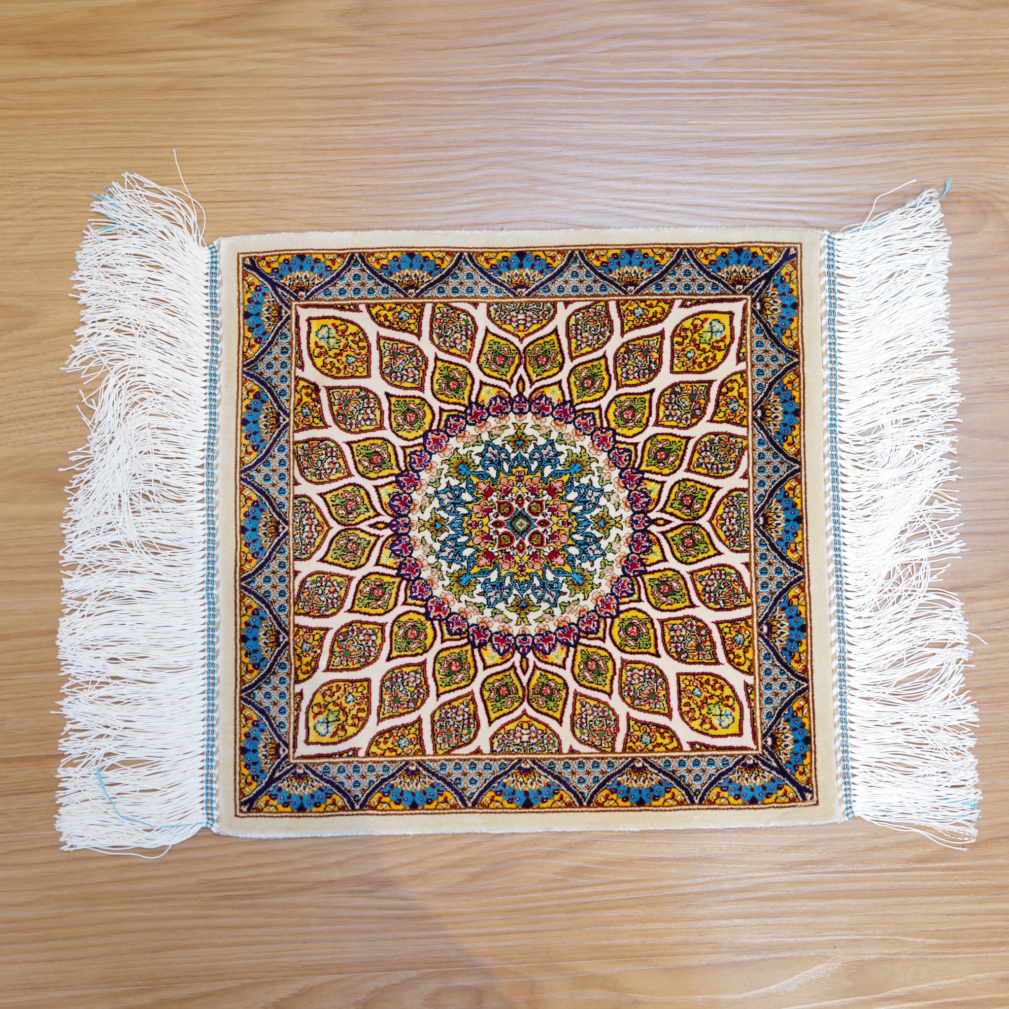 イラン製 ペルシャ絨毯 メダリオン柄 40×40cm モダール100% 高密度170万ノット プラスリアル タペストリー 玄関マット 高級インテリア